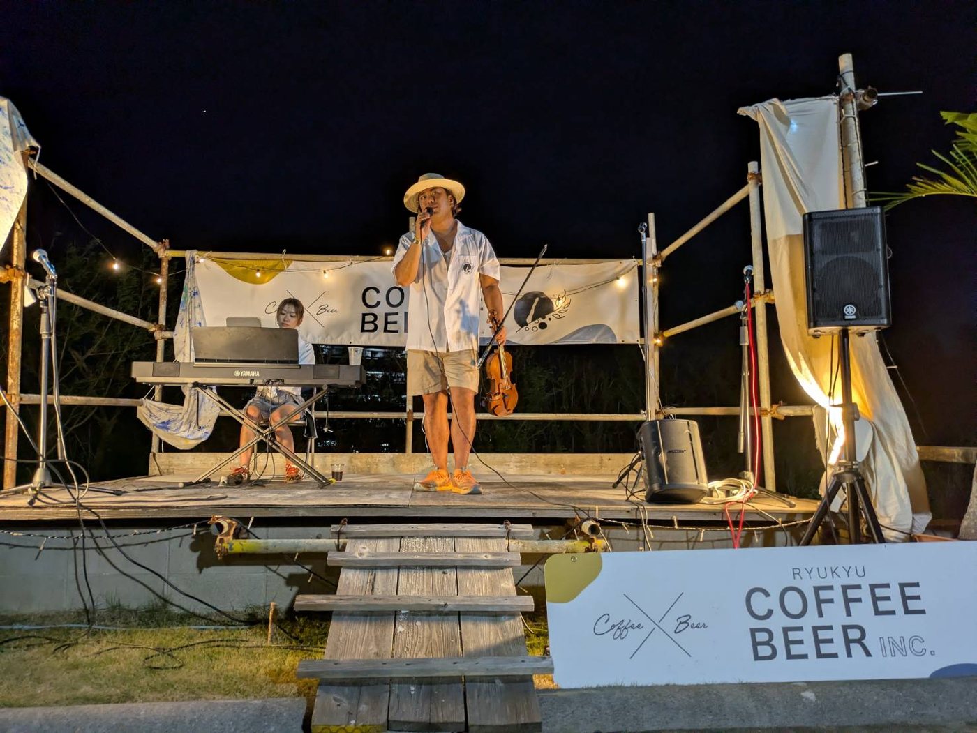 ステージでのヴァイオリン演奏